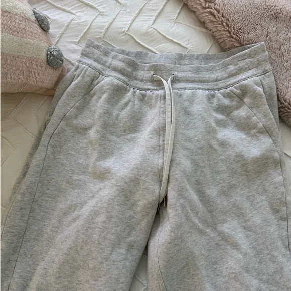 Lululemon scuba joggers great condition - Picture 3 of 7